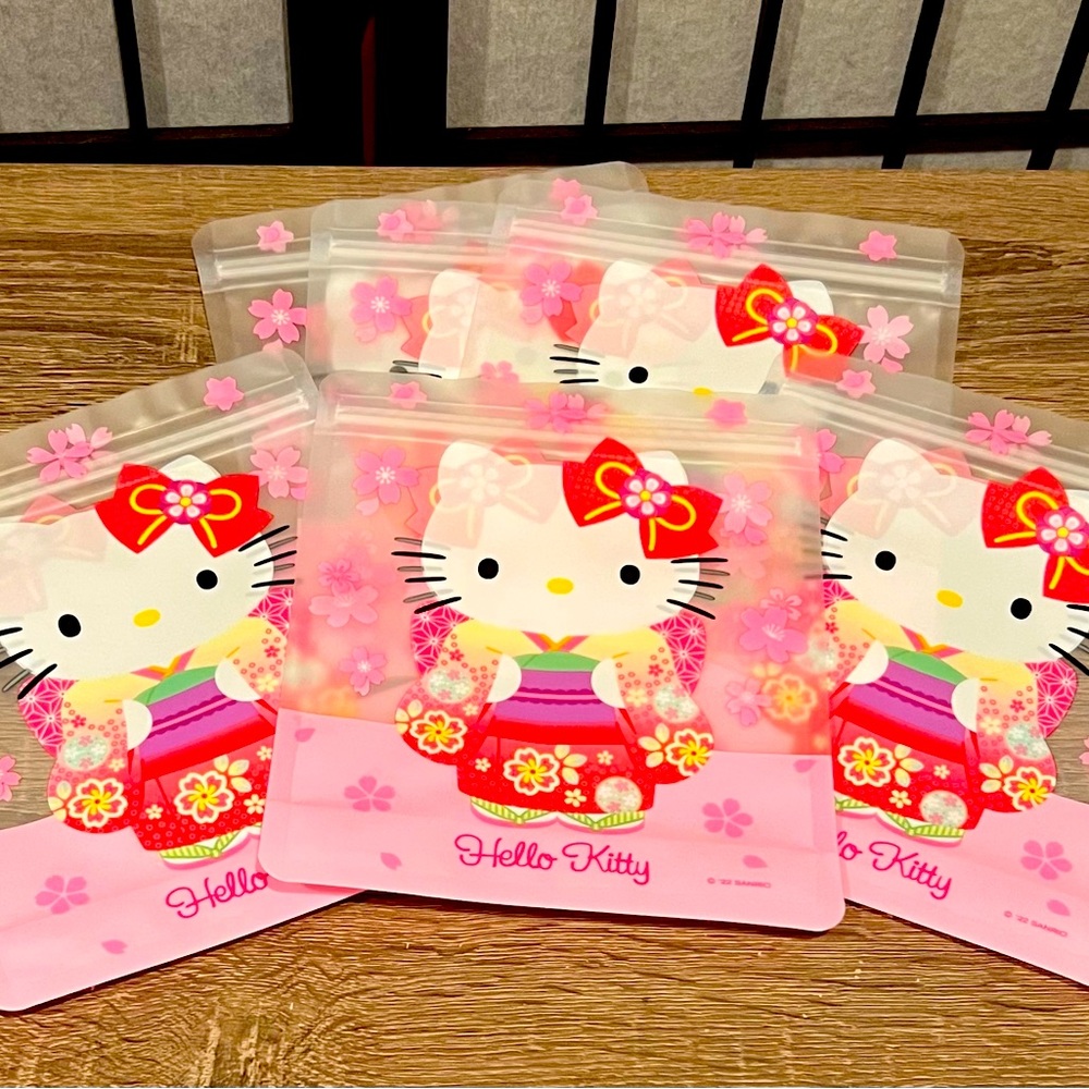 🌸Limited Edition Sakura Hello Kitty REUSABLE Ziplock🌸